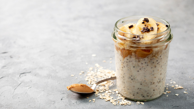 Peanut butter overnight oats