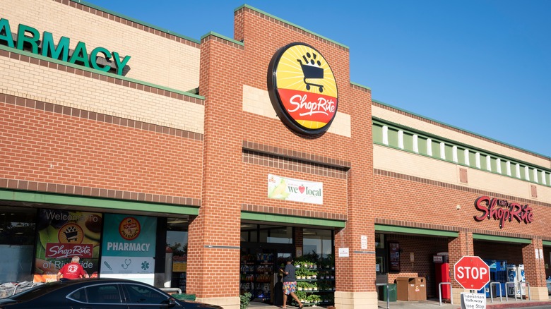 ShopRite grocery exterior