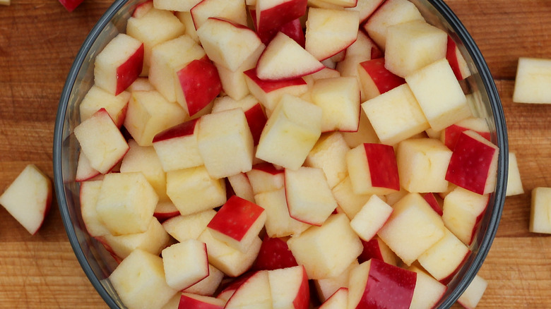 Bowl of sliced apples