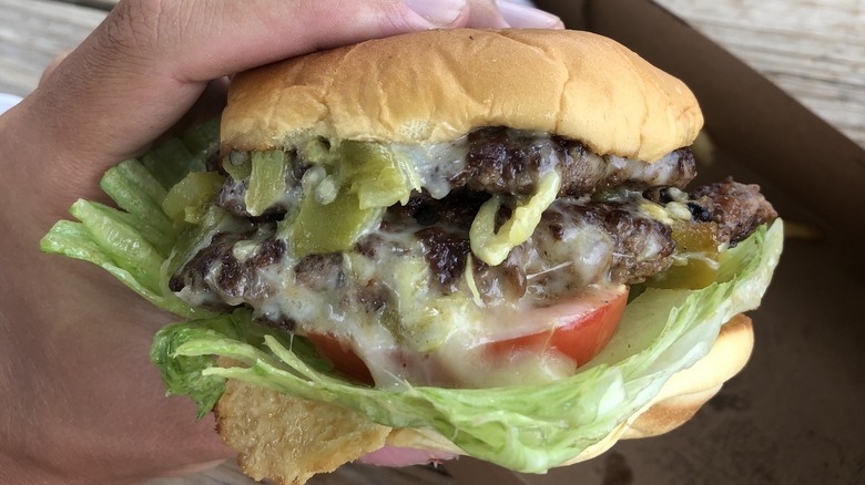 Green chile cheeseburger