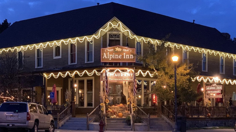 Entrance to Hill City's Alpine Inn