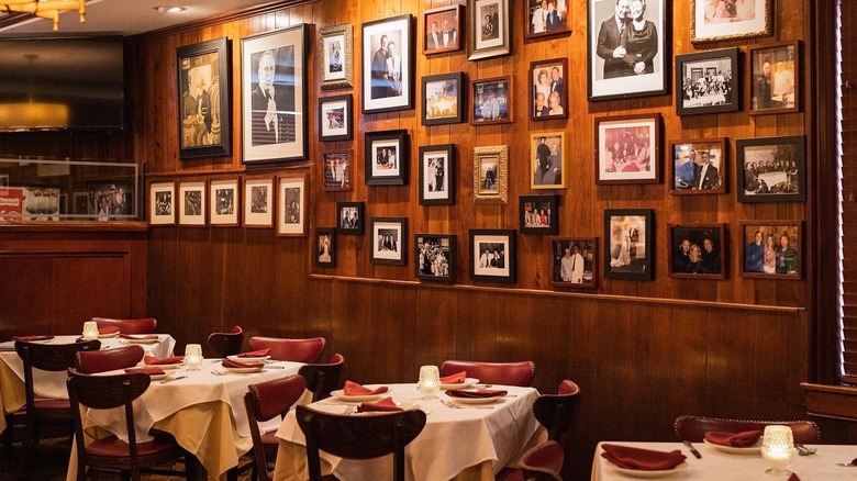 Gene & Georgetti's dining room