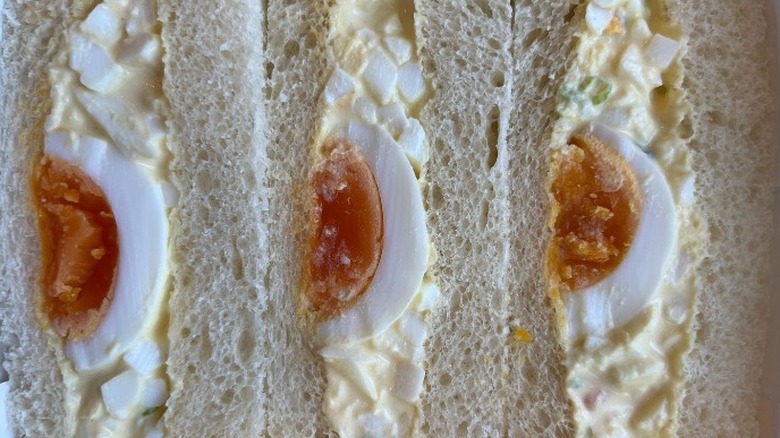 Egg salad sandwich