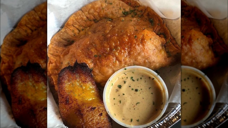 Empanada with sauce basket