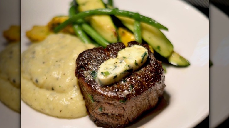 Filet mignon with mashed potatoes