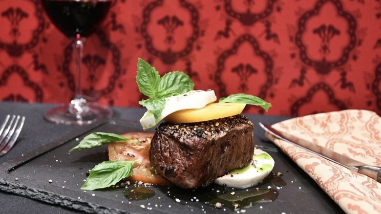 Filet mignon caprese