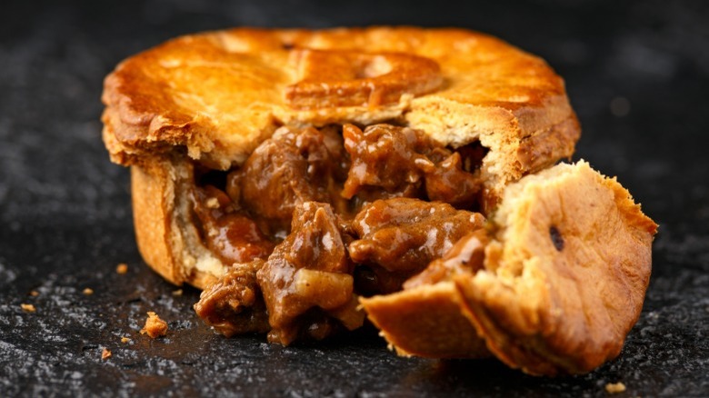 A small meat pie