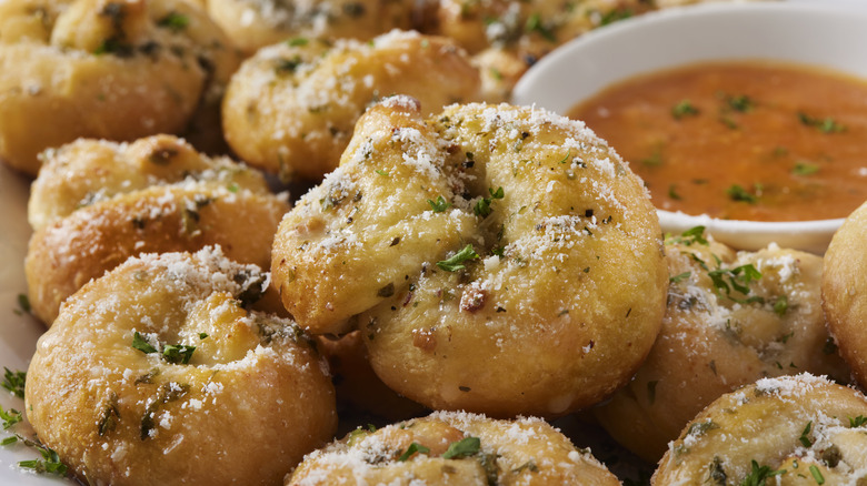 Garlic knots with dipping sauce