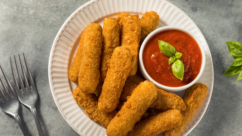 Mozzarella sticks with dipping sauce