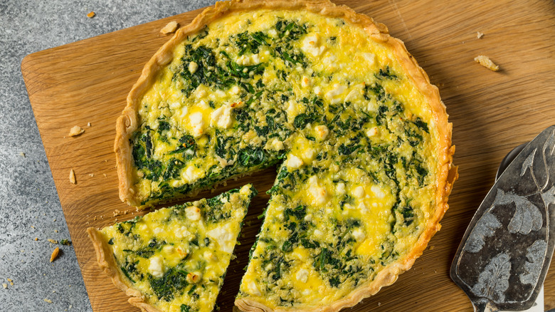 Spinach quiche with crust