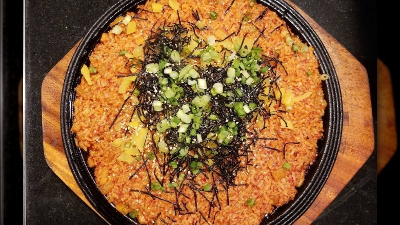 Fried rice with seaweed 