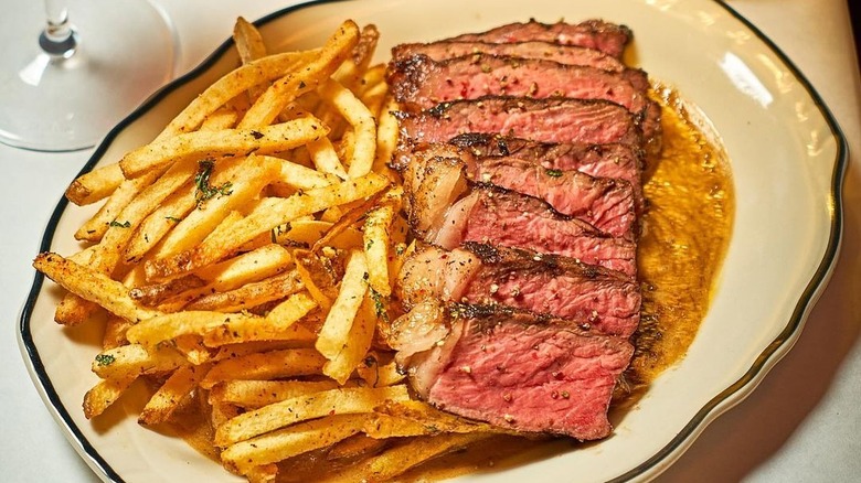 steak french fries plate