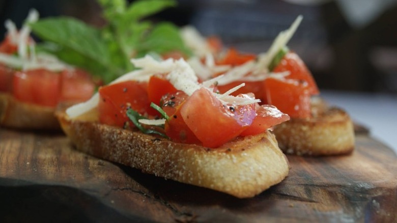 Pueo's bruschetta dish