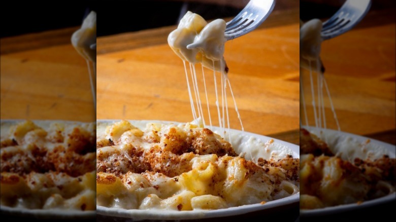 Mac and cheese pull