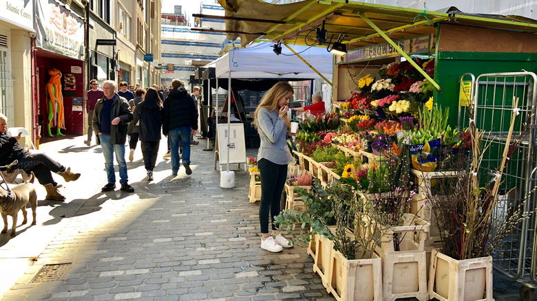 brick road market flower stall