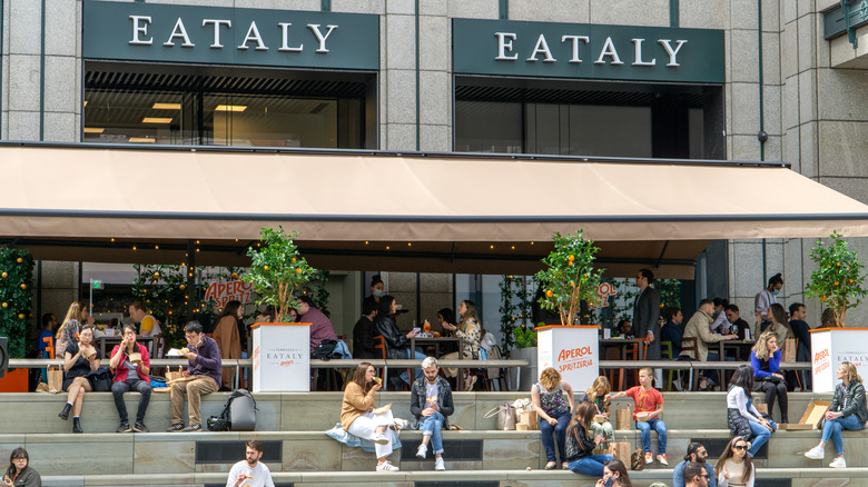 Eataly crowds eating