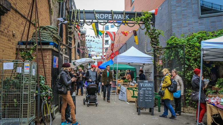 Ropewalk entrance maltby food market