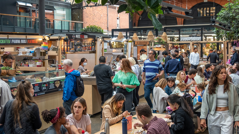 diners and vendors