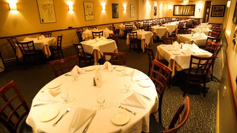 Nino's restaurant dining room