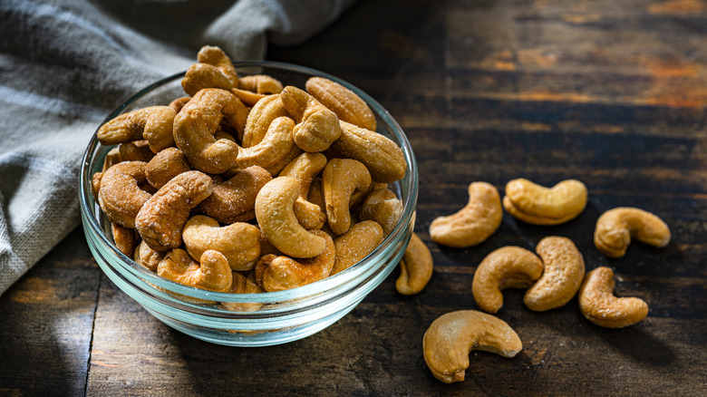Cashews in bowl on wooden table