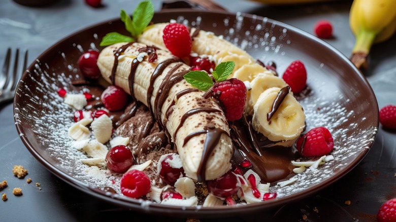 Plate of banana split