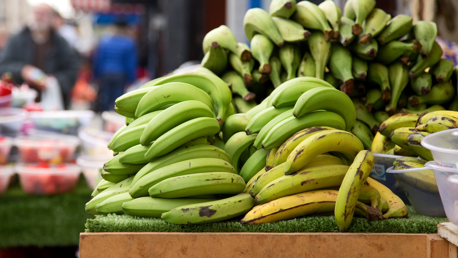 The 2 Types Of Plantains Explained