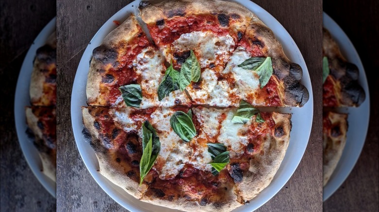 Puffy pizza with basil 