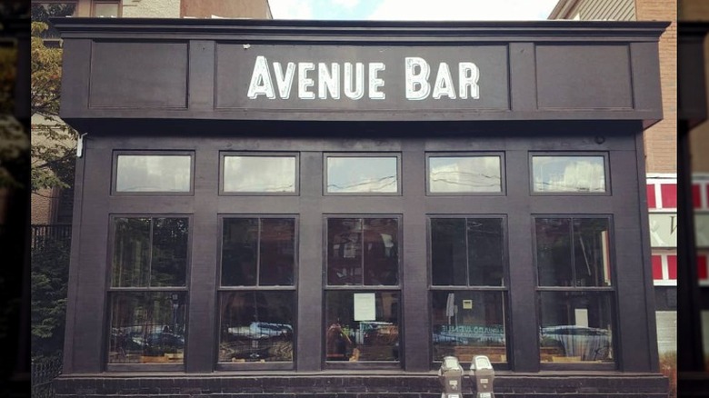 black building labeled Avenue Bar