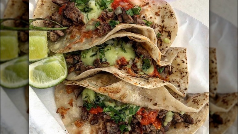 El Ruso Los Angeles soft tacos lime wedges