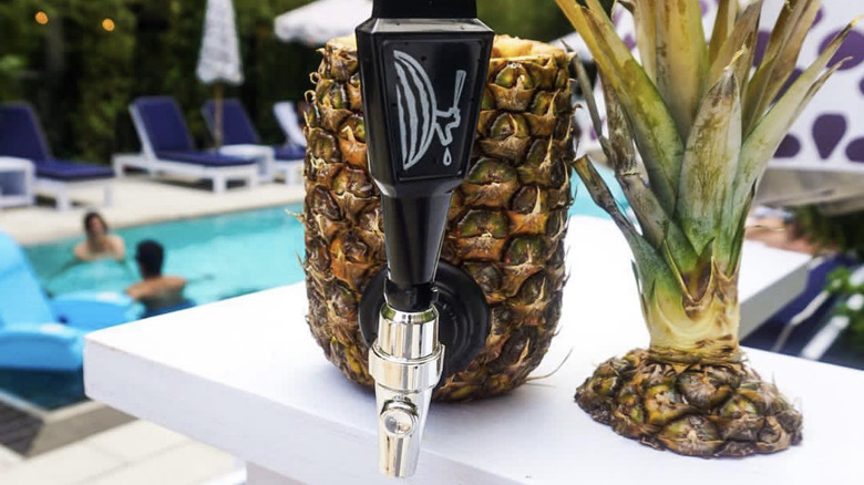 Pineapple cocktails by the pool 