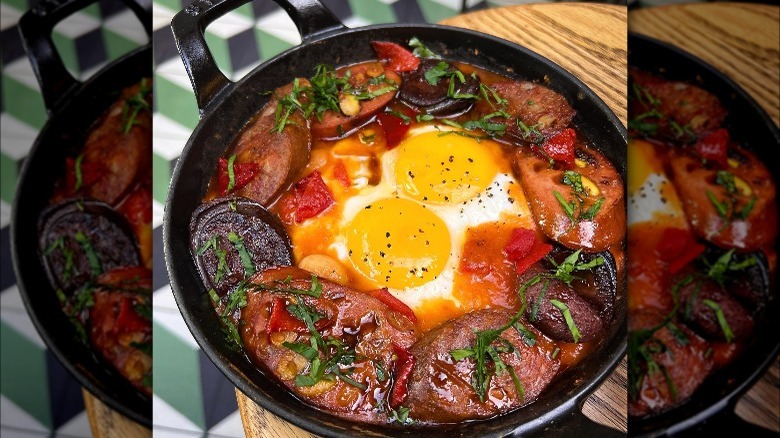 Baked eggs chorizo skillet 