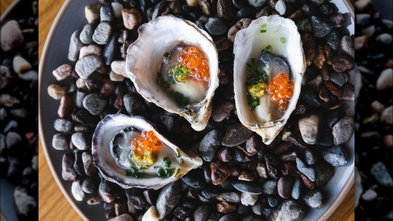 Oysters with caviar 