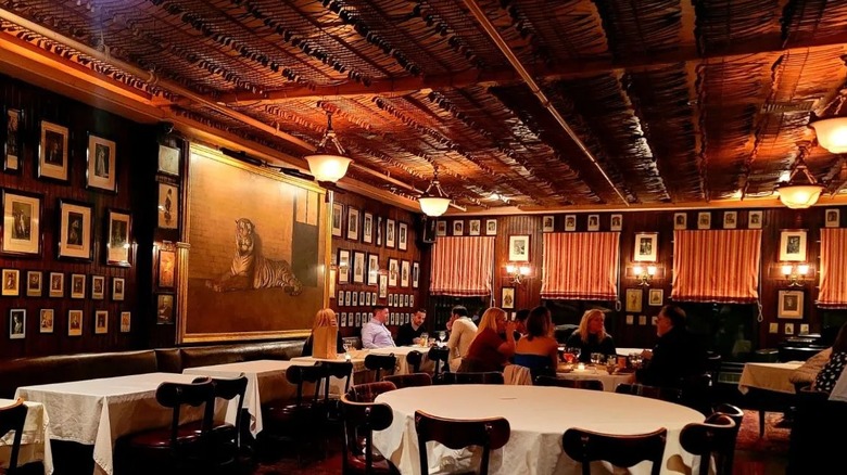 Keens chophouse interior