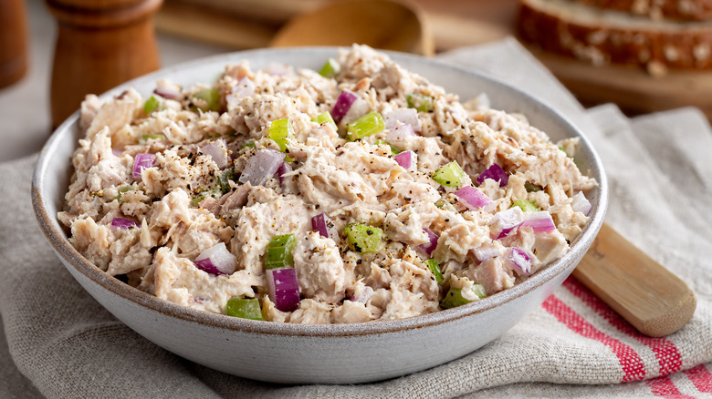 tuna salad with celery