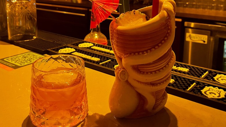 Tiki cocktails at the bar