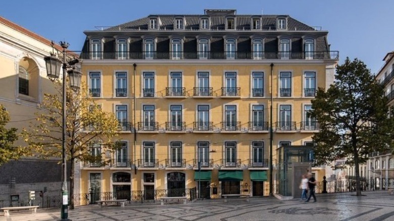 Bairro Alto Hotel exterior