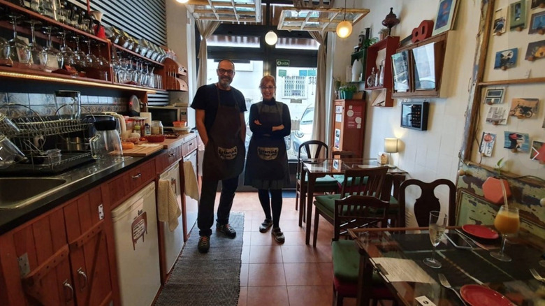 Estaminé owners posing in restaurant