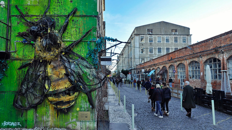 Bee sculpture on LX Factory