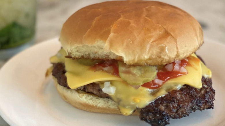 Cheeseburger at Bar Arbolada