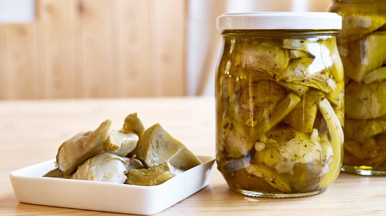 Artichoke hearts jar dish