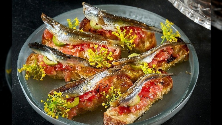 Anchovy with pan con tomate