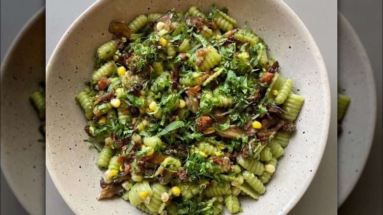 Spirulina cavatelli with roasted mushrooms