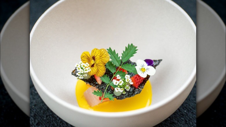 Summer crudo with flowers