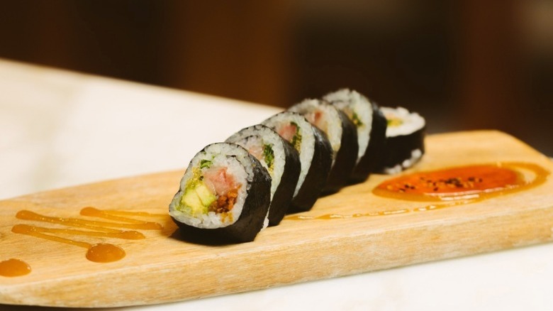 Yellowtail and scallion sushi roll