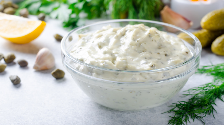 Tartar sauce with dill and capers