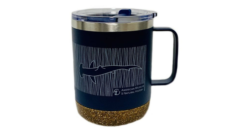 Thermal mug with shark print