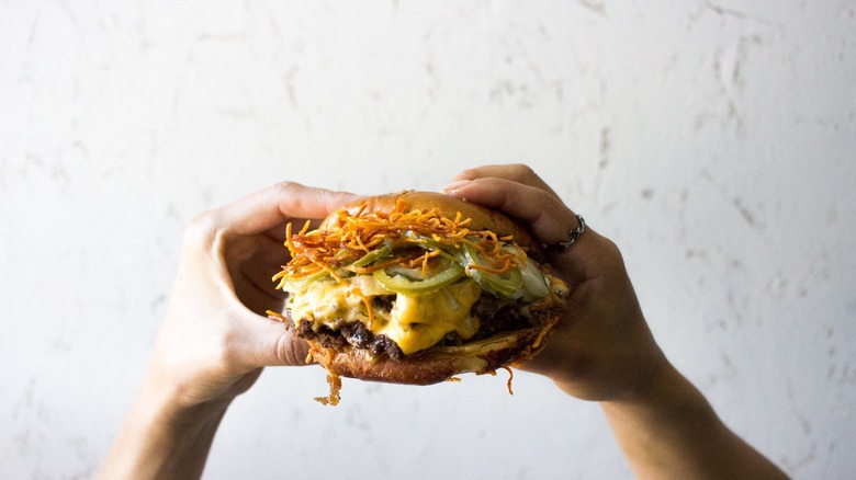 Burger with sweet potato frizzles