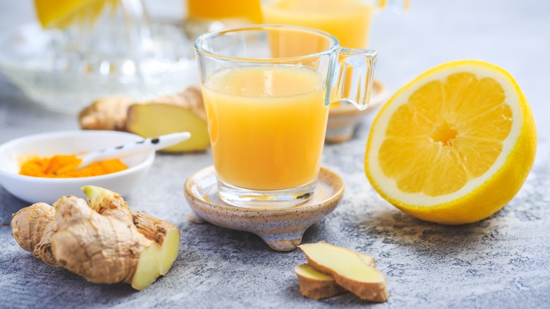 ginger root and lemon drink