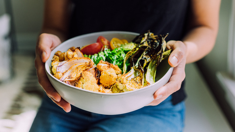 Salad with roasted cauliflower