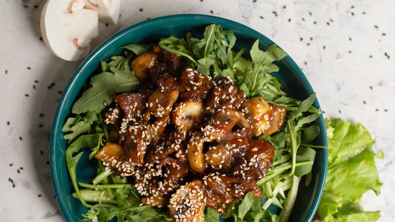 Salad with cooked mushroom 